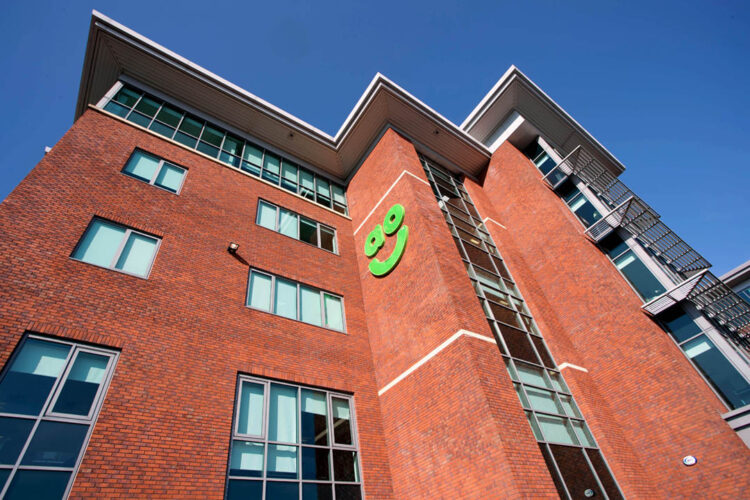 AO tempts new recruits with 20% pay rise