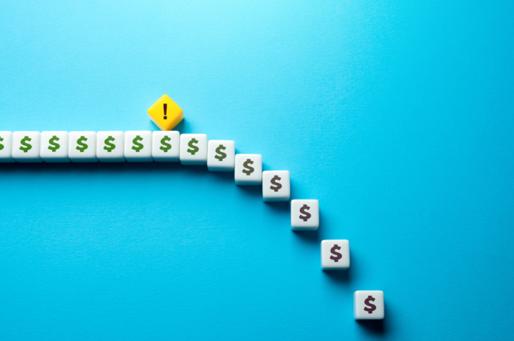 drop in pay, women, wages fall, womens health