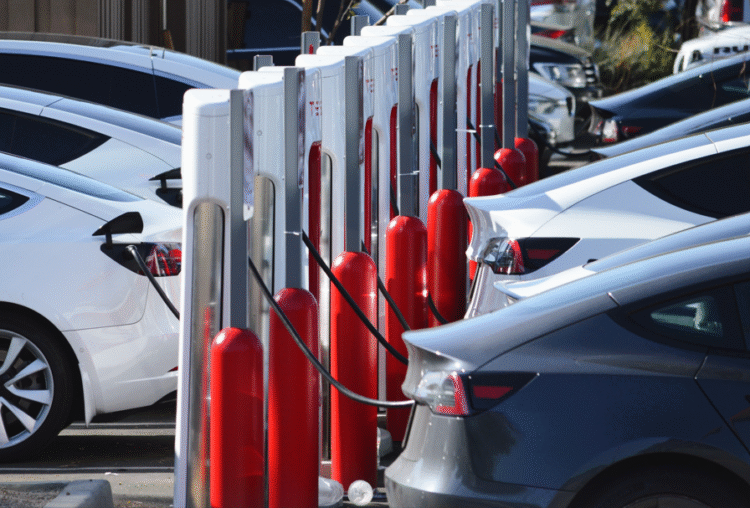 Electric-vehicle-EV-company-car-travel-commute-employer-subsidy-salary-sacrifice